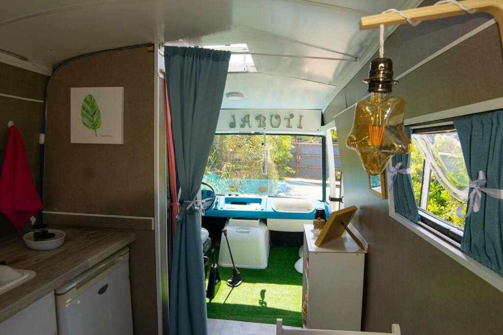 Jabuti Autocaravana Con Porche Y Aparcamiento Campsite